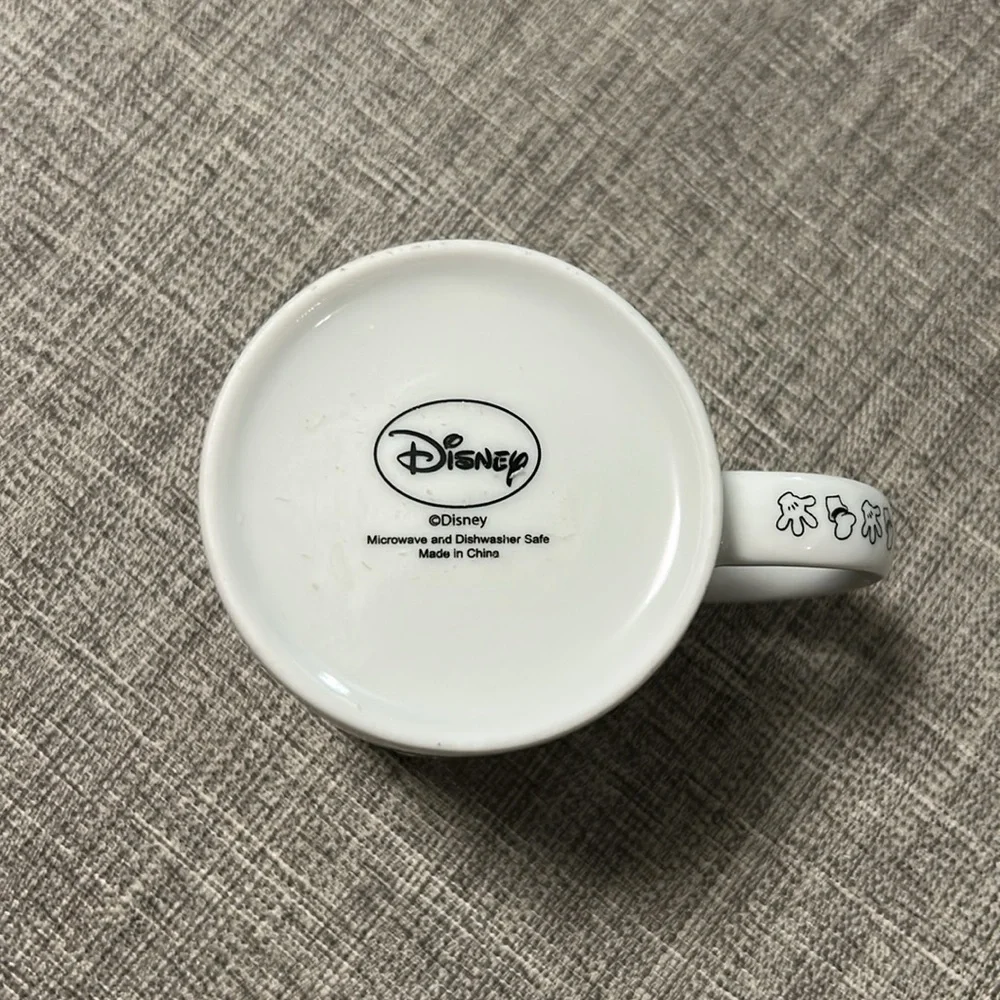 ❤️ BNWOT Disney Mickey Mouse and Goofy Black and White Mug Unisex Gift - Picture 5 of 6